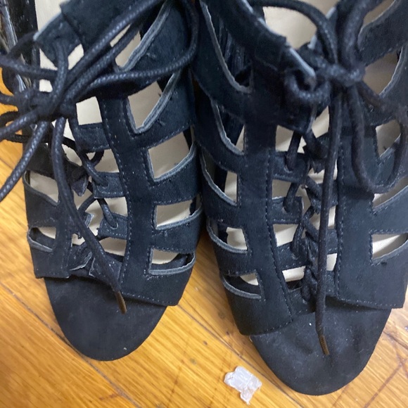 Sole Diva Peep Toe Tie Front Stilettos Black 8E - Picture 1 of 7